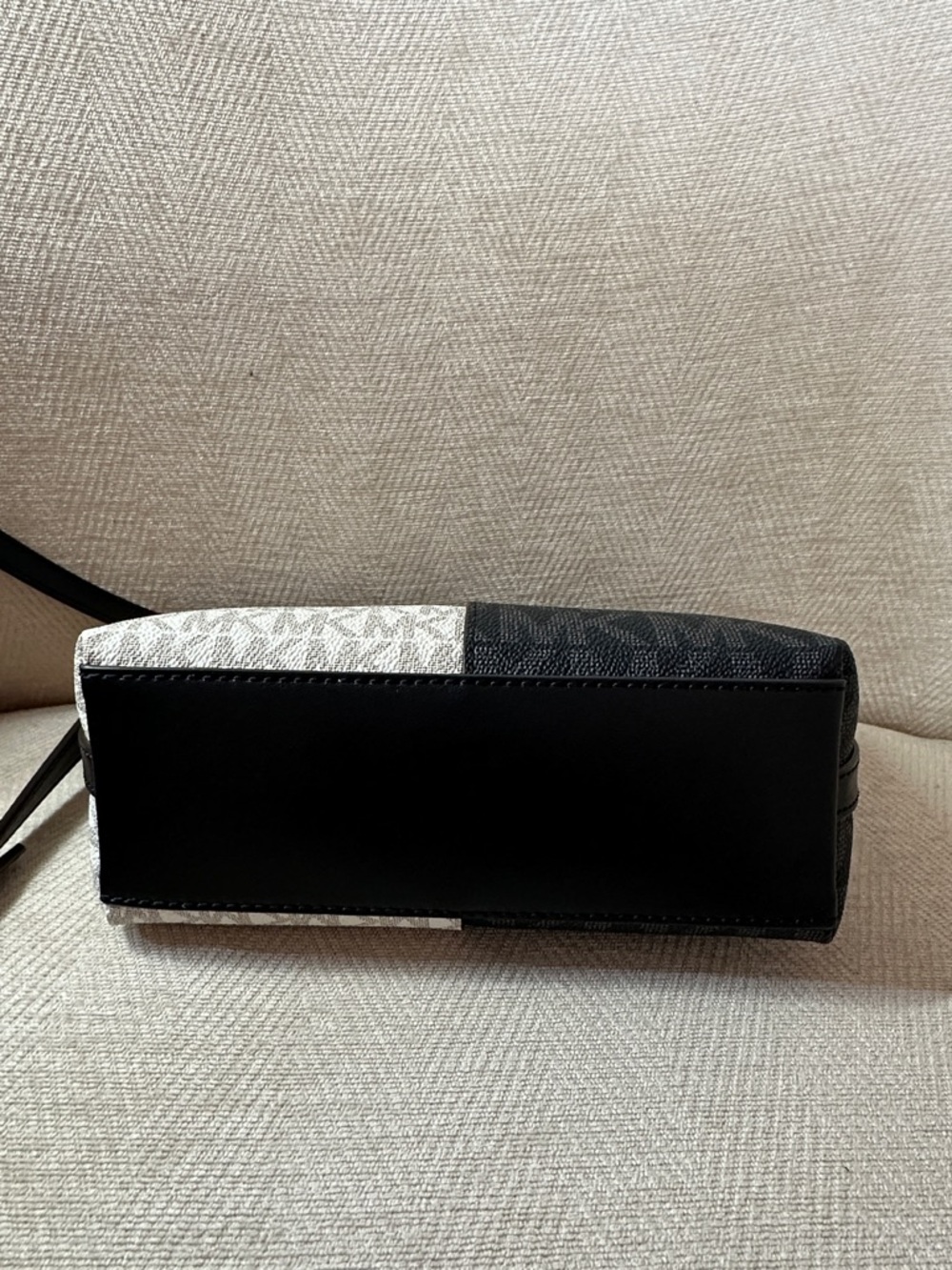 Michael Kors Black and Cream Signature Two-Tone Crossbody NWOT - Picture 7 of 10